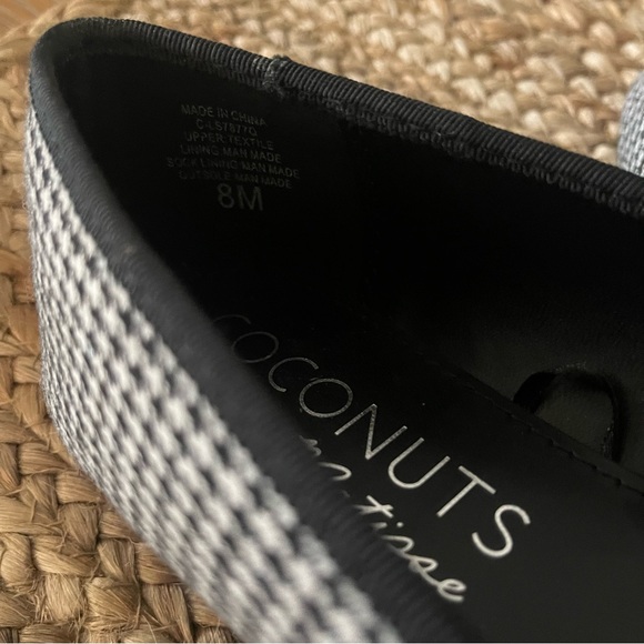 Women's Coconuts Flat Shoes Size 8 - Picture 3 of 3